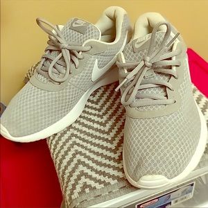 Women’s Nike Roche’s